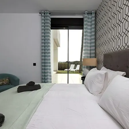 2 Bedroom Ground Floor @ Hills! Apartmán