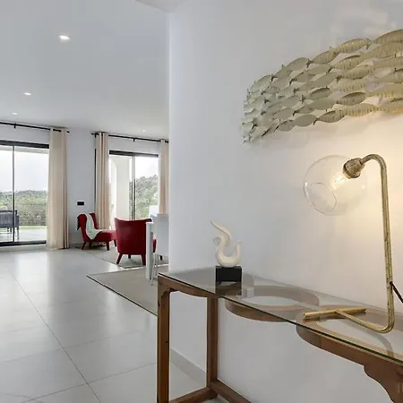 2 Bedroom Ground Floor @ Hills! 埃斯特波纳