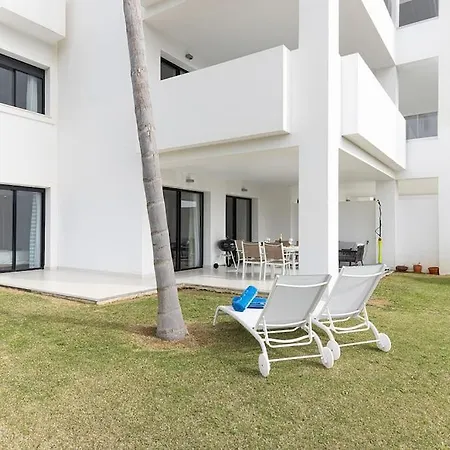 2 Bedroom Ground Floor @ Hills! * 埃斯特波纳
