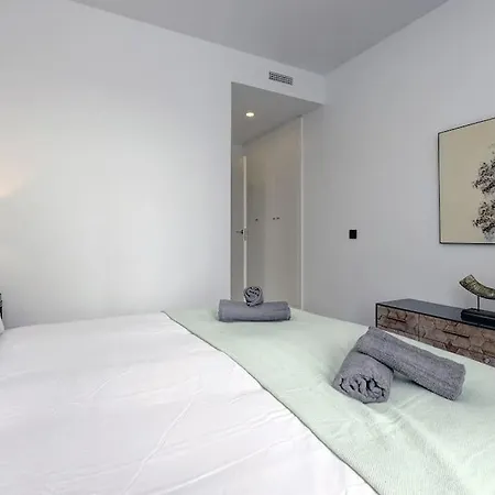 2 Bedroom Ground Floor @ Hills! 公寓 埃斯特波纳