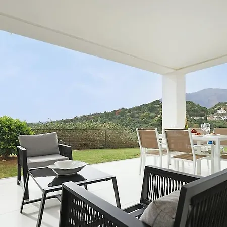 2 Bedroom Ground Floor @ Hills! Apartamento Estepona