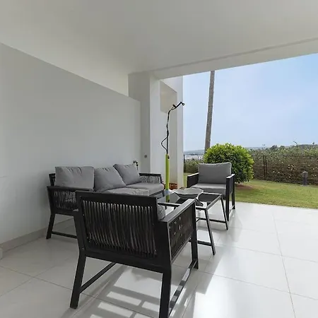 아파트 2 Bedroom Ground Floor @ Hills! 에스테포나